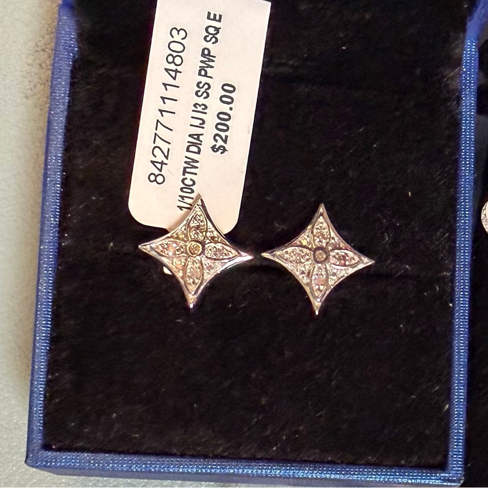 Diamond Star Stud Earrings 1/10 CTW in Sterling Silver, NWT - Picture 4 of 7